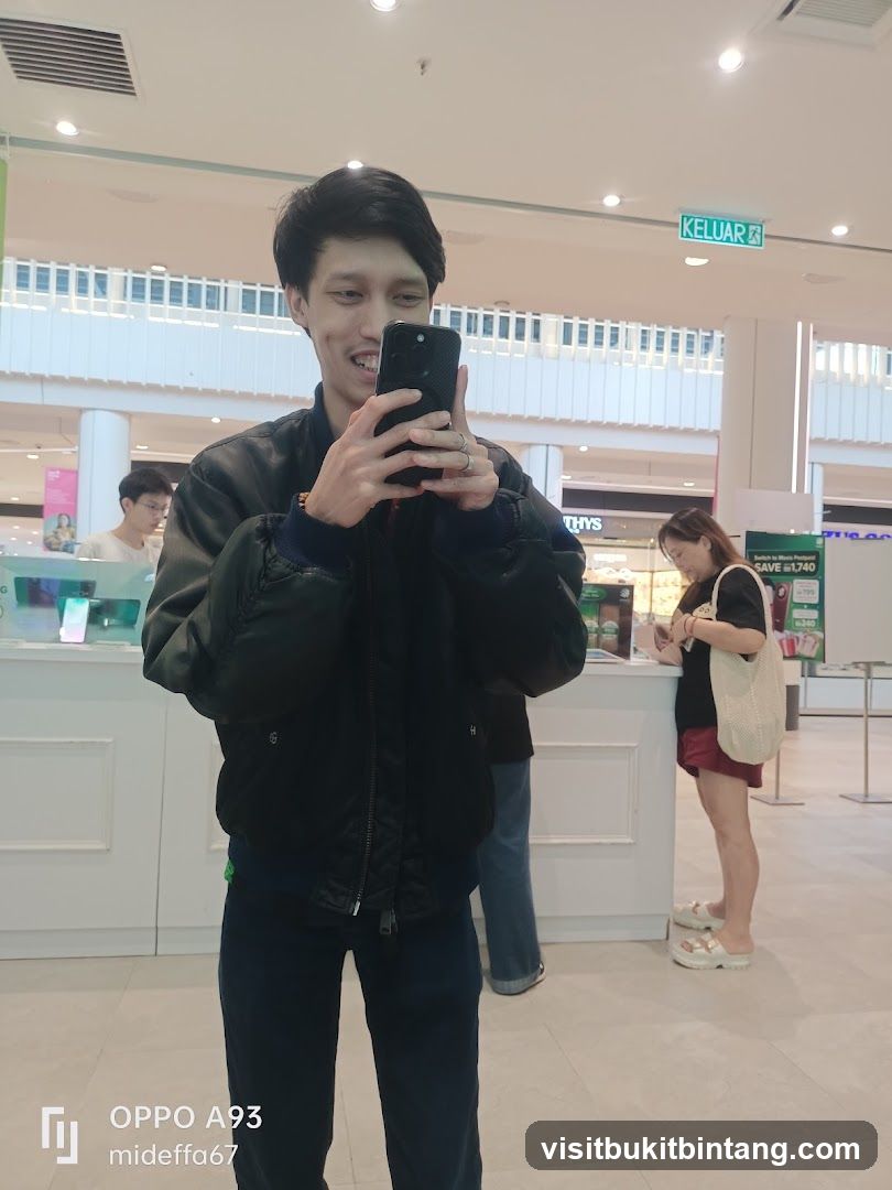 Man taking a selfie in a mall