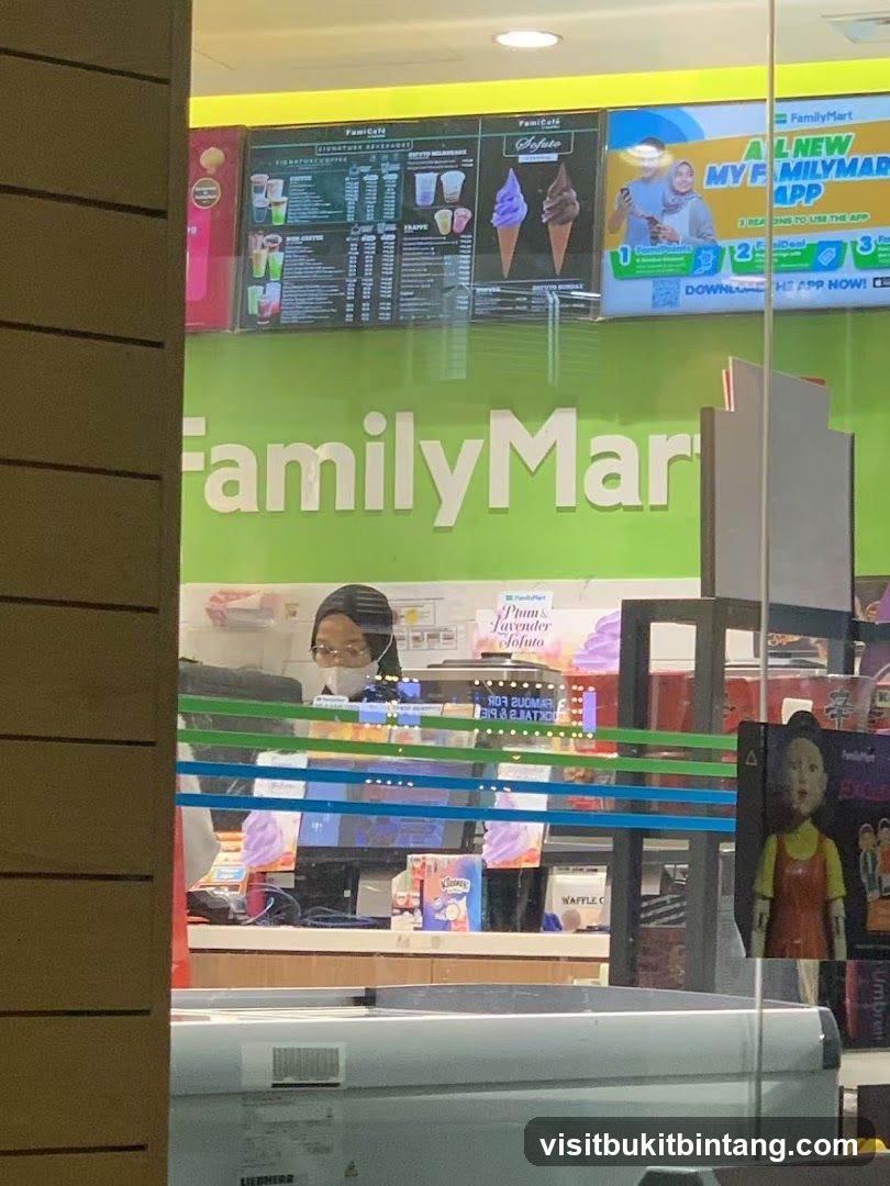 FamilyMart Interior