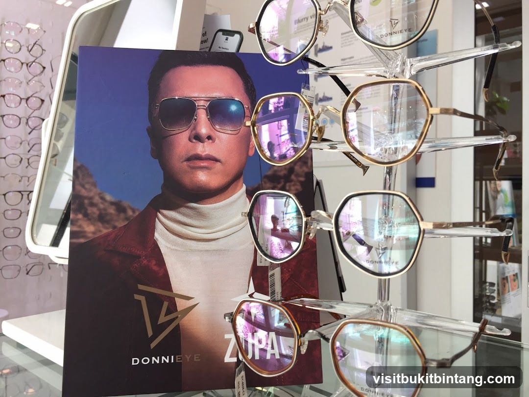 Eyewear Display with Advertisement