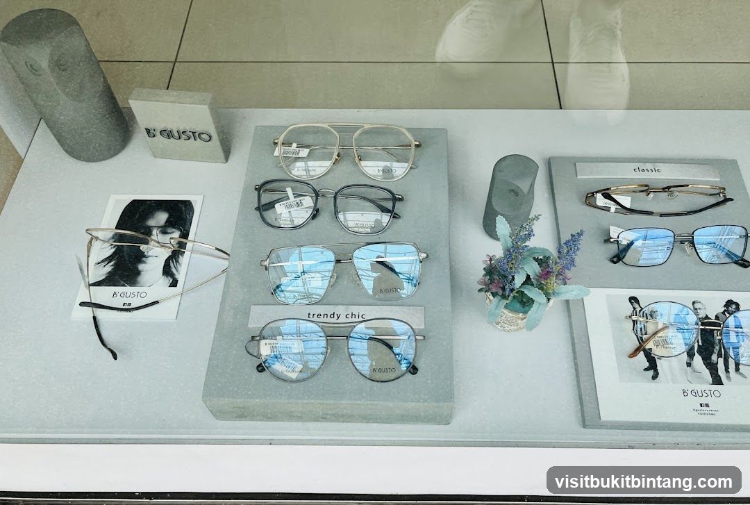 Eyeglasses Display