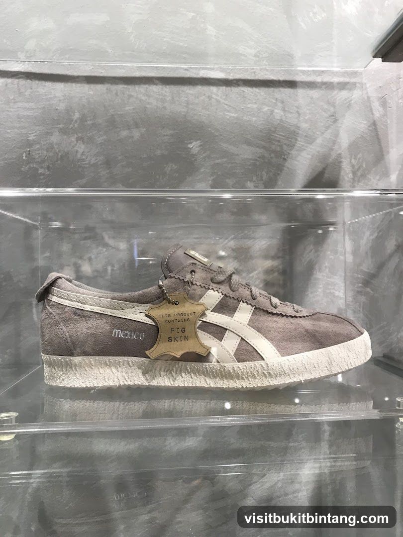 Sneaker Display