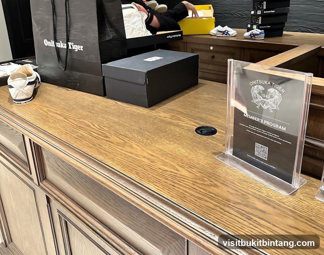 Onitsuka Tiger Member's Program Display