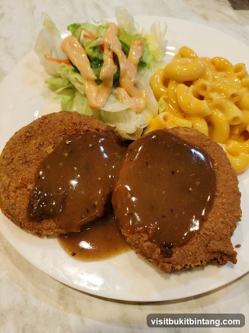 Breaded cutlets with gravy, macaroni and cheese, and salad