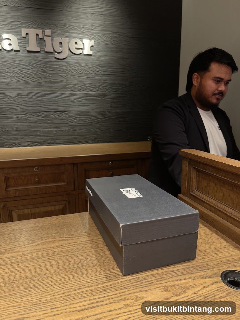 Onitsuka Tiger Shoe Box