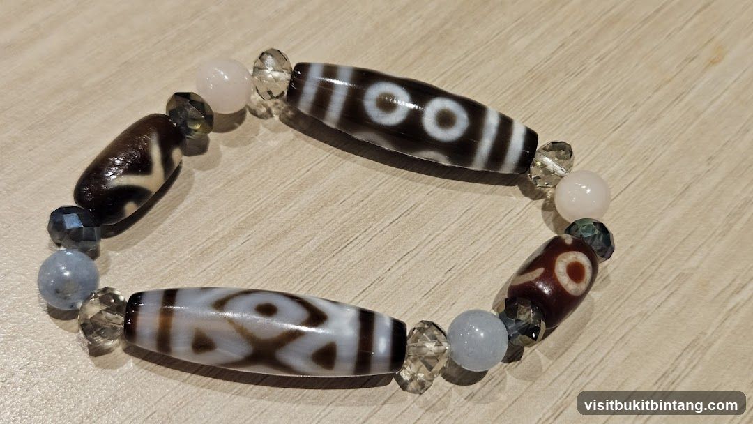 Bracelet with Dzi Beads