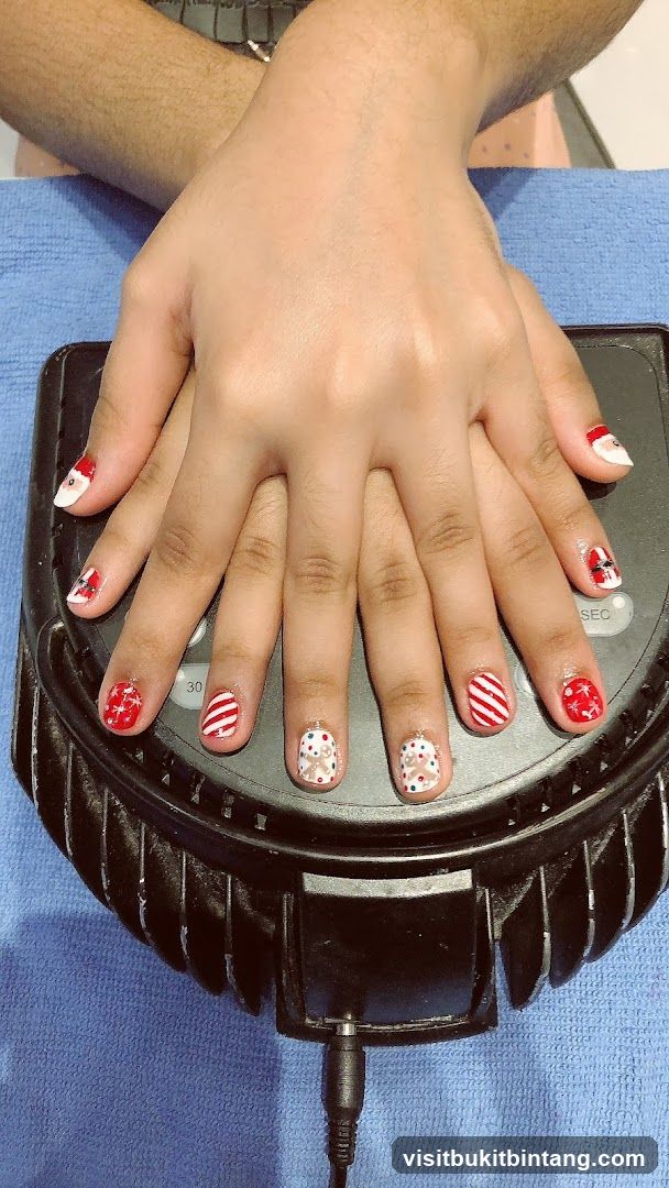Christmas Themed Nails