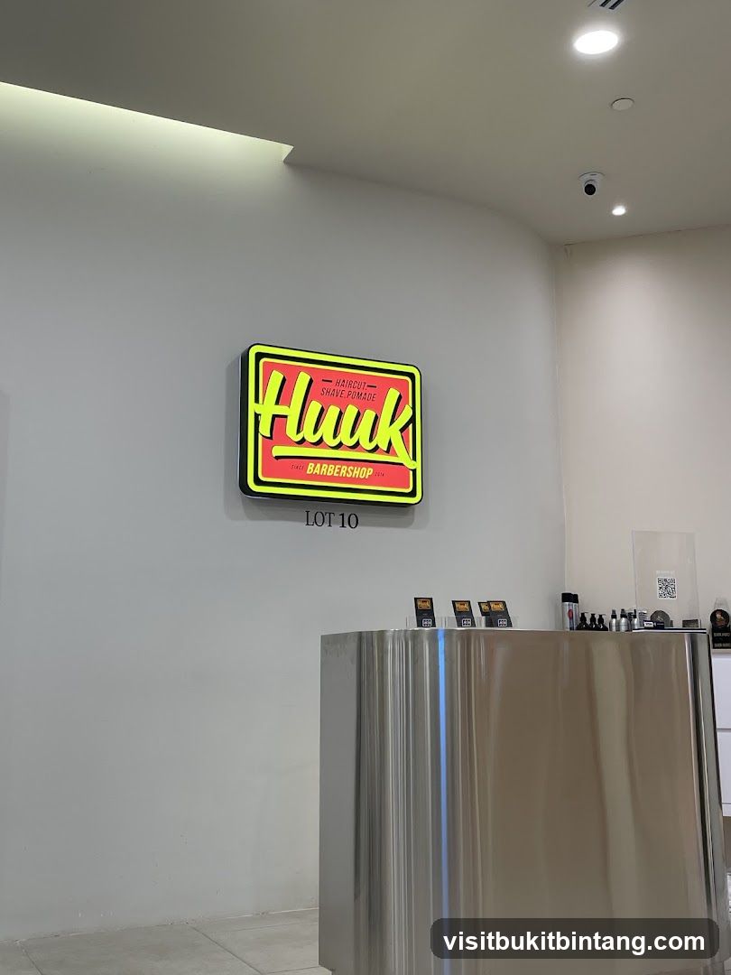 Huuk Barbershop @ Lot 10