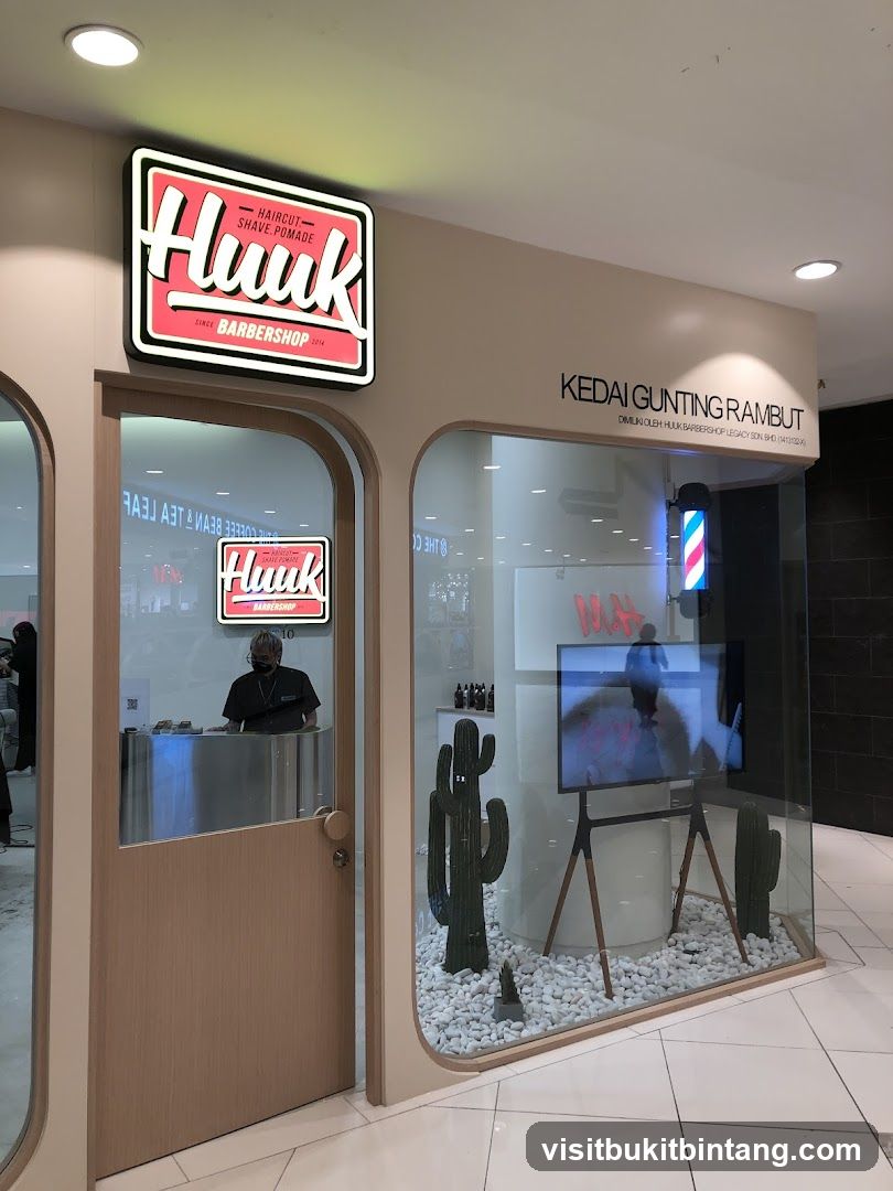 Huuk Barbershop @ Lot 10