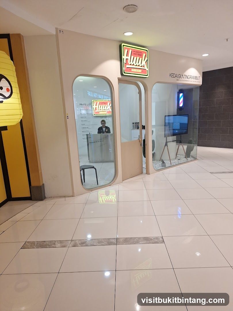 Huuk Barbershop @ Lot 10