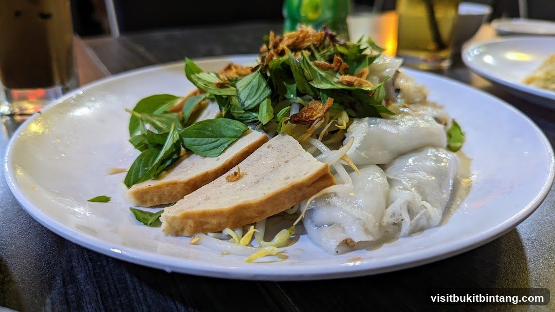 Vietnamese Dish with Rice Noodles and Tofu