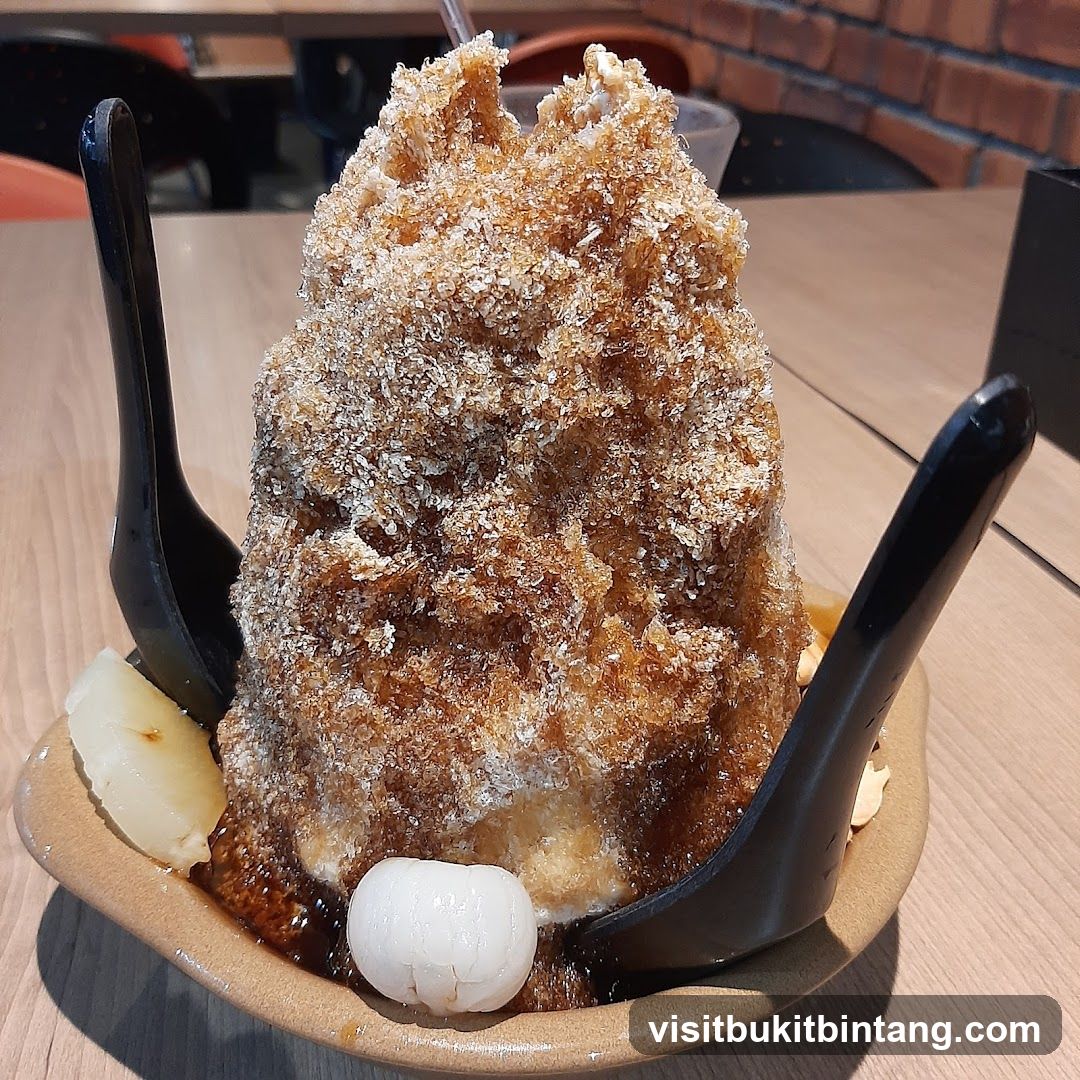 Dessert with Shaved Ice and Fruit