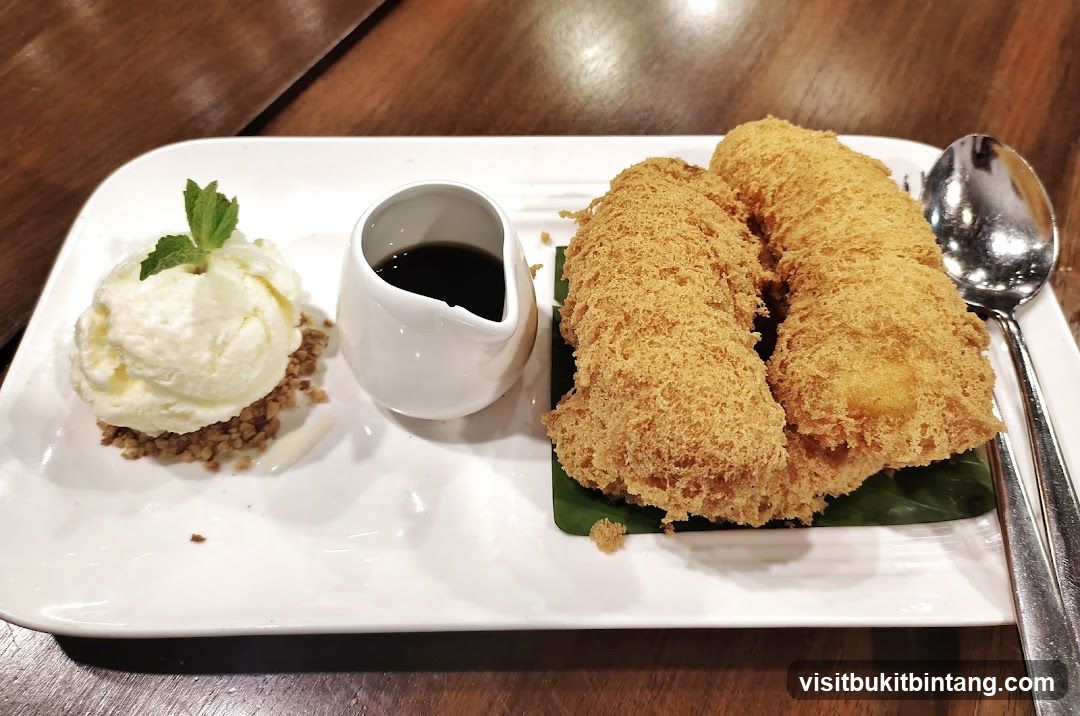 Fried Bananas with Ice Cream