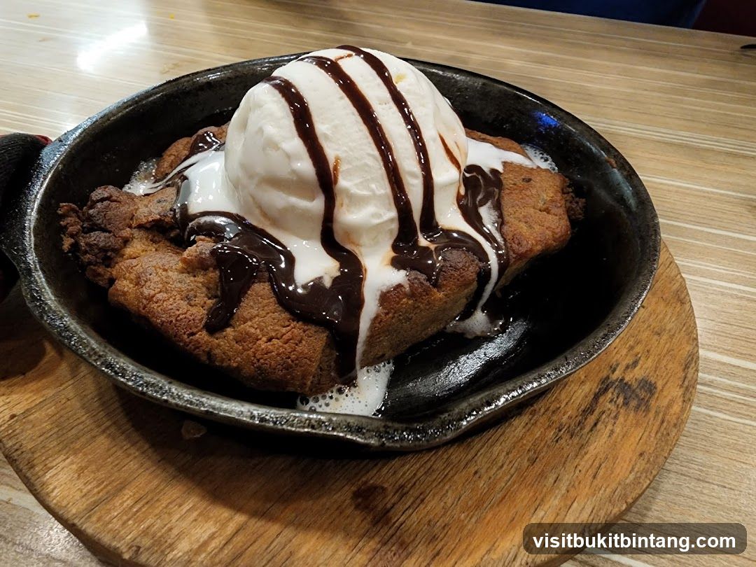 Skillet Cookie with Ice Cream