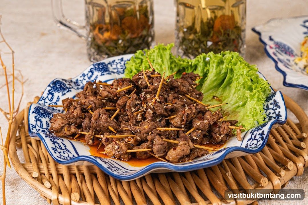 Beef Skewers with Lettuce