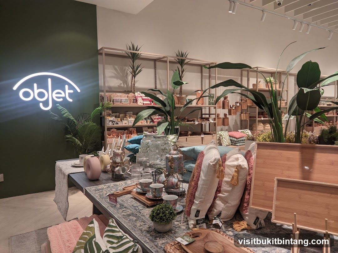 Home Goods Store Display