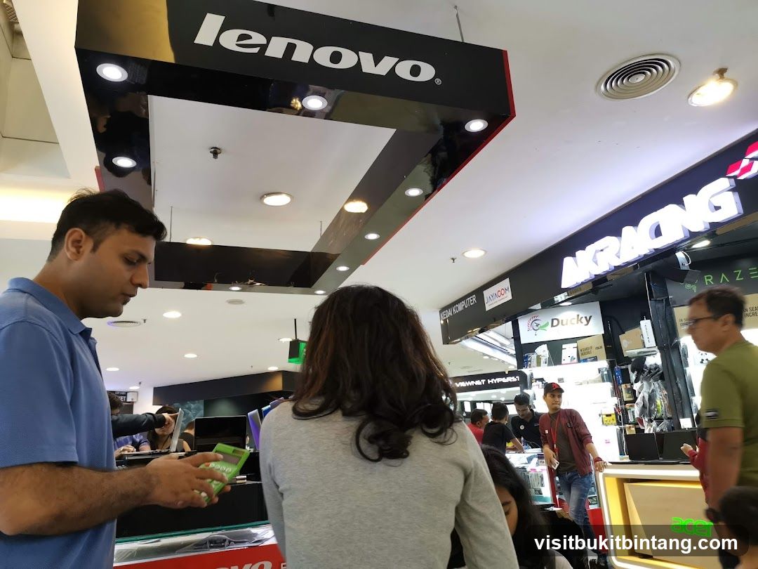 Lenovo Store Interior