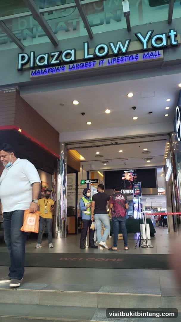 Plaza Low Yat Entrance