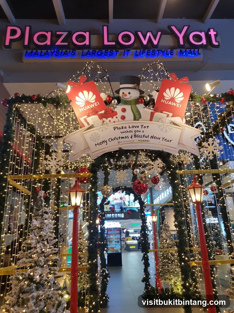 Plaza Low Yat Entrance