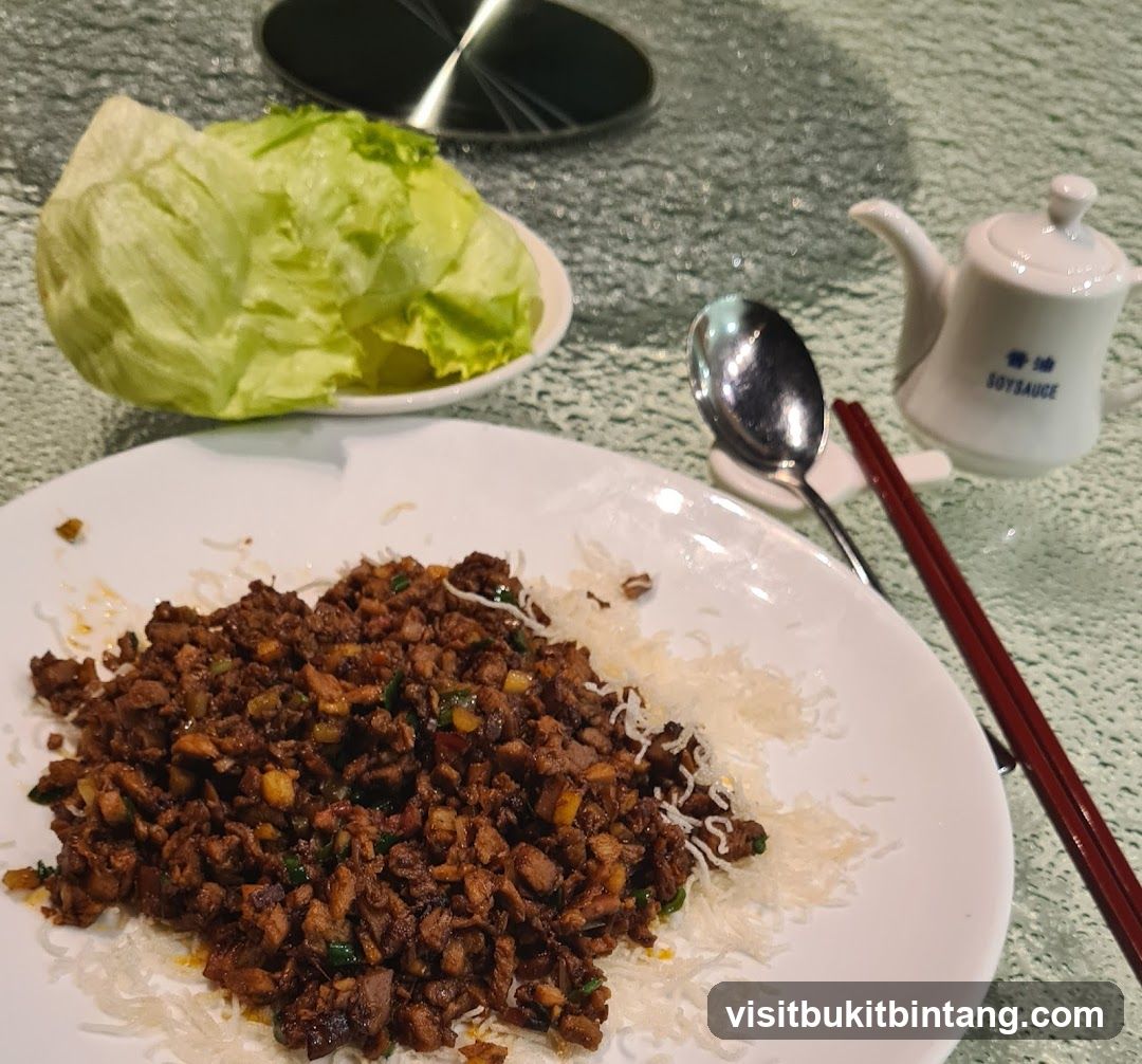 Minced Meat Dish with Lettuce Wraps
