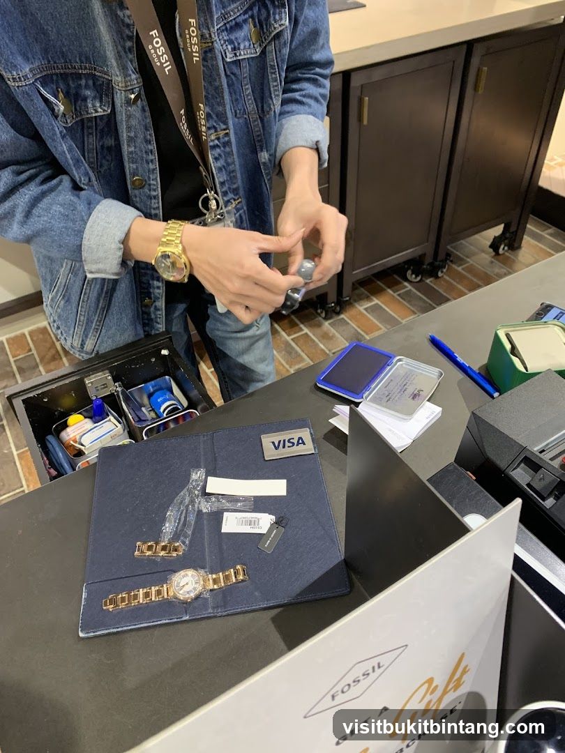 Fossil Store Counter