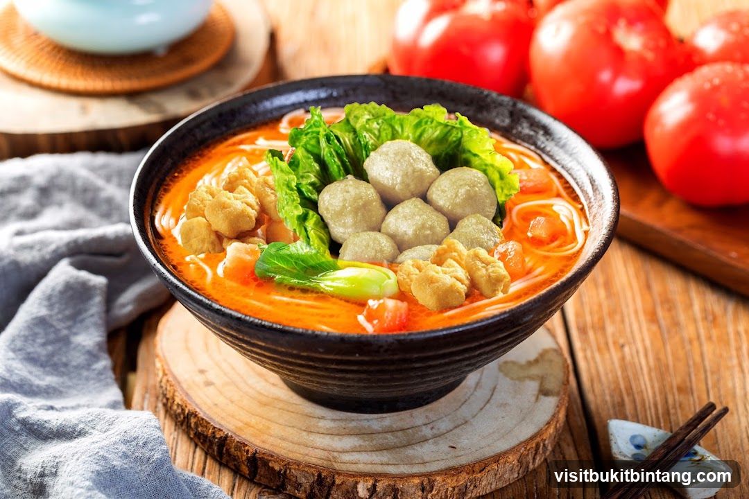 Tomato Soup with Meatballs and Tofu
