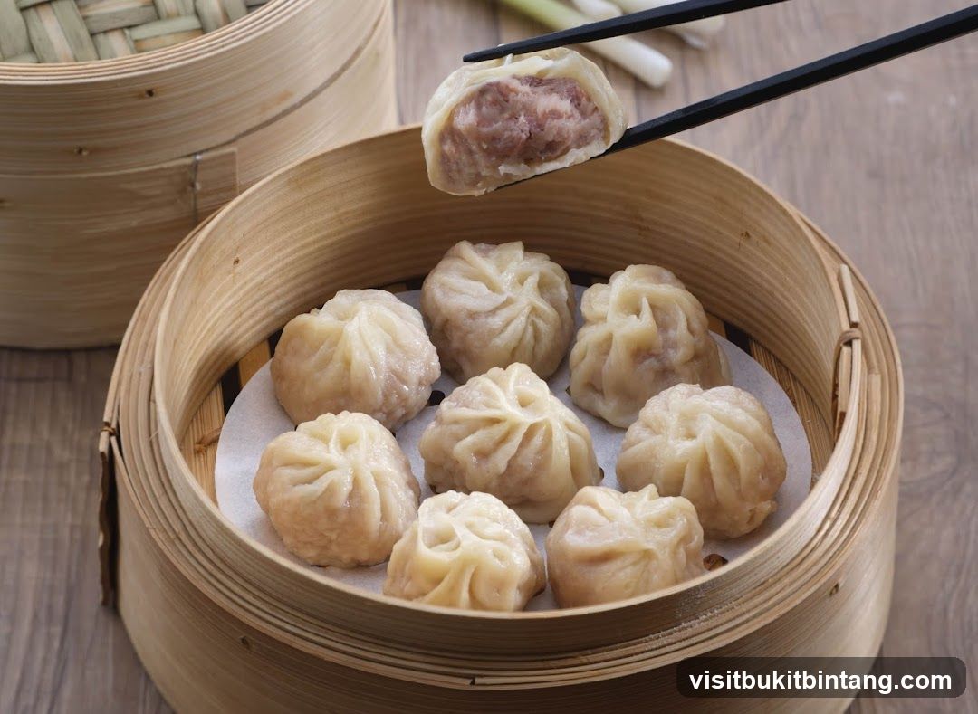 Steamed Dumplings in Bamboo Steamer