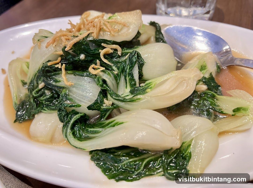 Stir-fried Bok Choy with Crispy Shallots