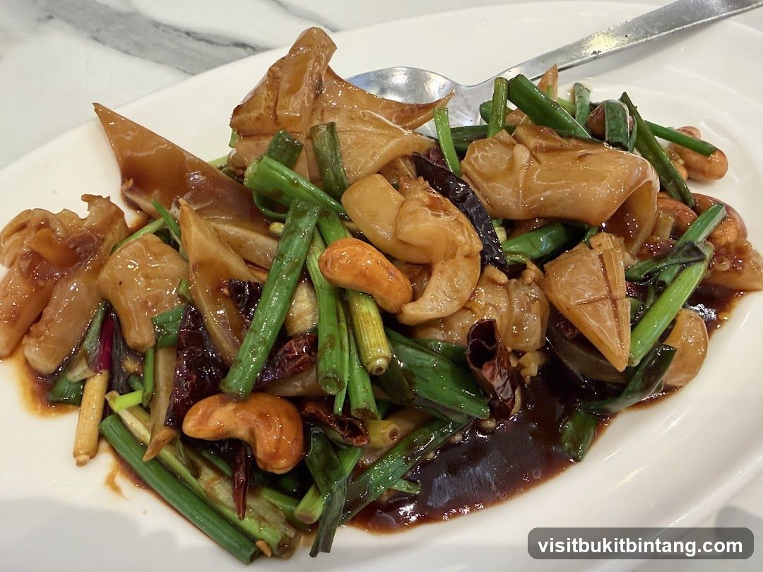 Stir-fried dish with squid, cashews, and scallions