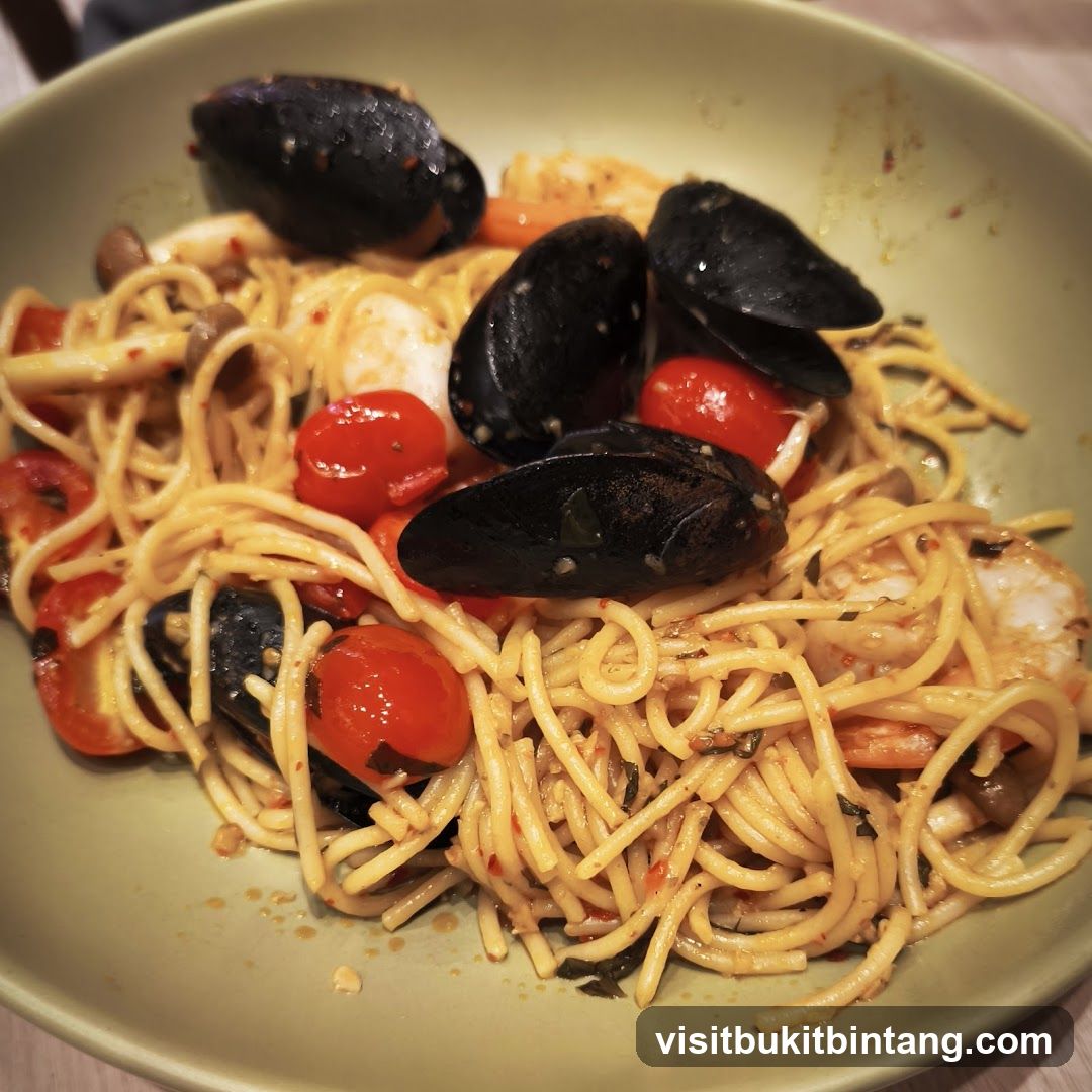 Spaghetti with Mussels and Tomatoes