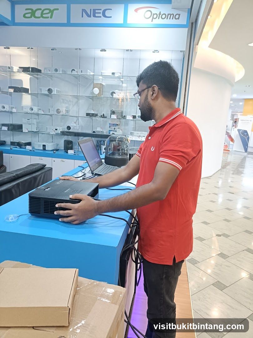 Acer NEC Optoma Store Interior