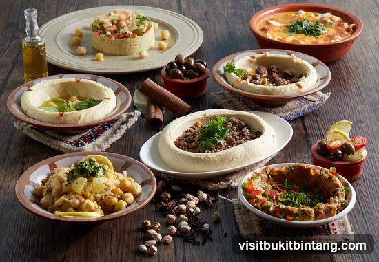 Mediterranean Platter with Hummus and Fattoush