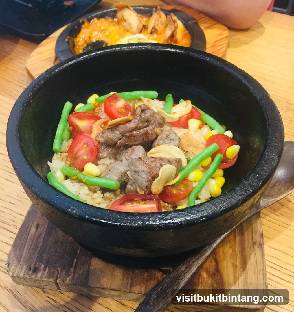 Stew Rice Bowl with Meat and Vegetables