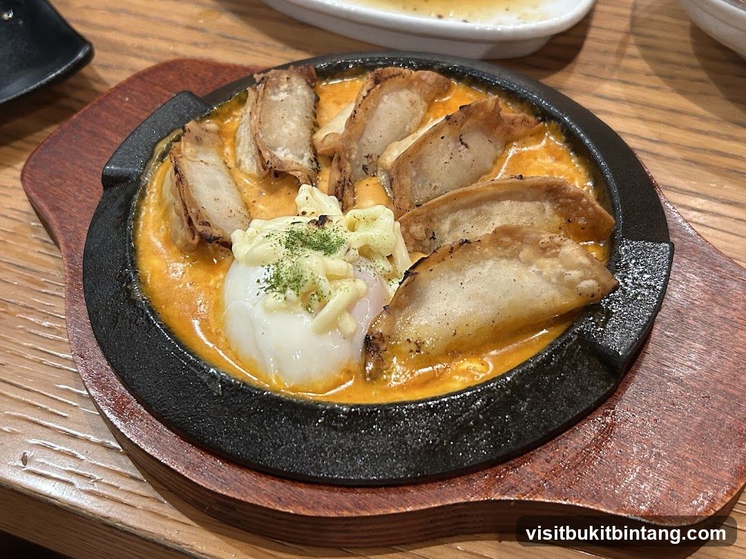 Sizzling Dumplings with Cheese Sauce