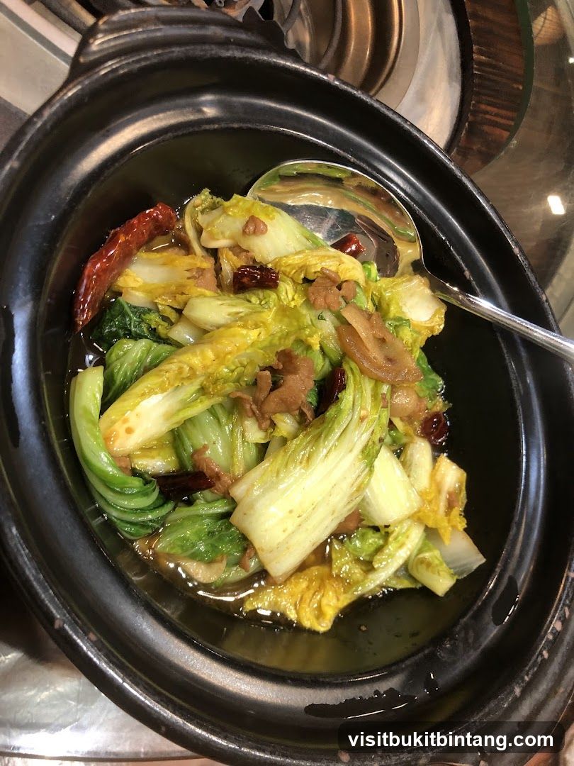 Stir-fried Napa Cabbage with Dried Chilies and Meat