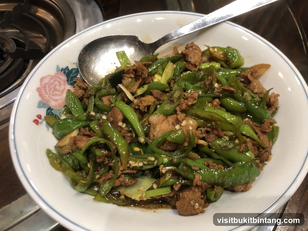Stir-fried Green Peppers with Meat