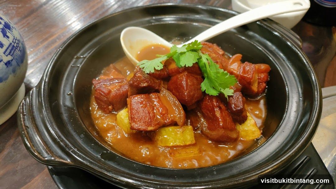 Braised Pork with Vegetables in Clay Pot
