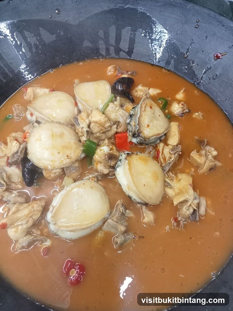Stir-fried Seafood with Sauce