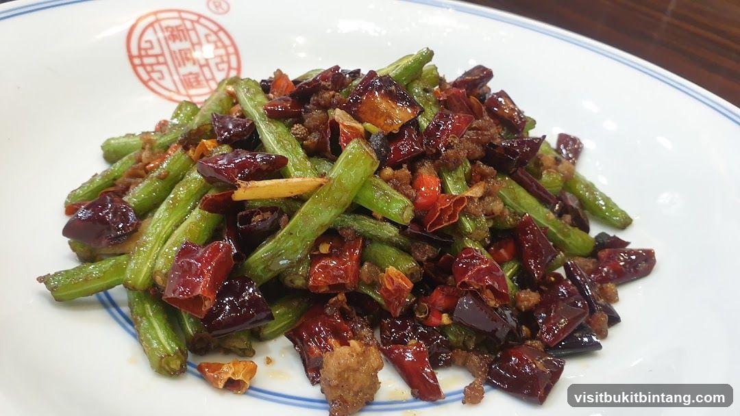 Stir-fried Green Beans with Minced Meat and Dried Chilies