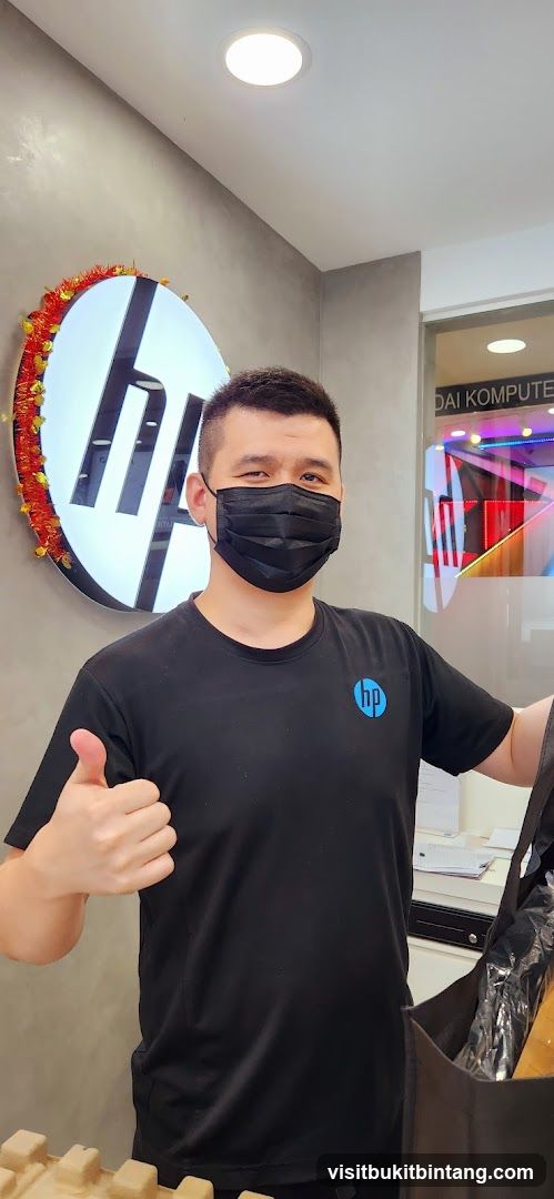 HP Store Interior with Staff Member