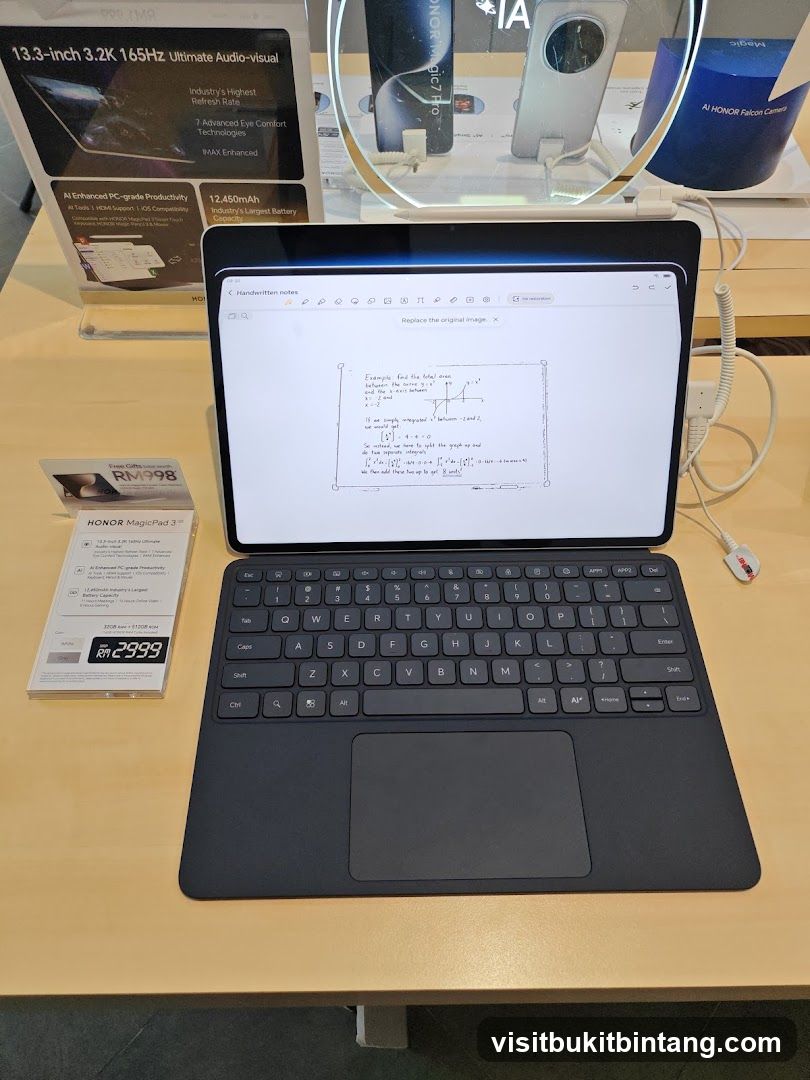 Honor MagicPad 3 display in store