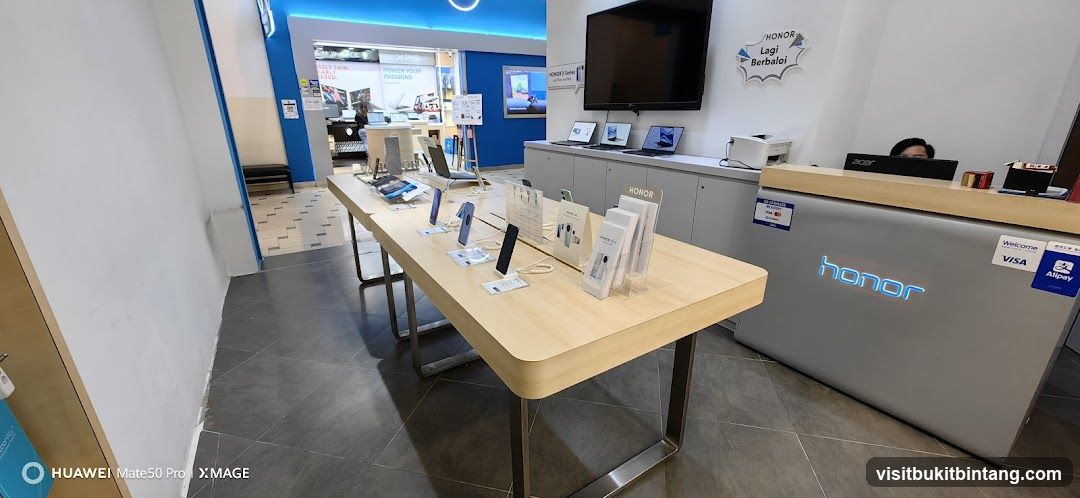 Honor Store Interior