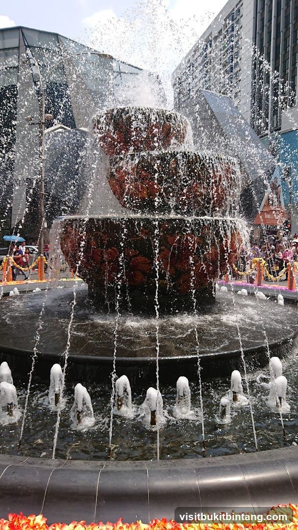 Fountain with Water Sprays