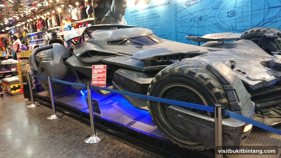 Batman Batmobile Display
