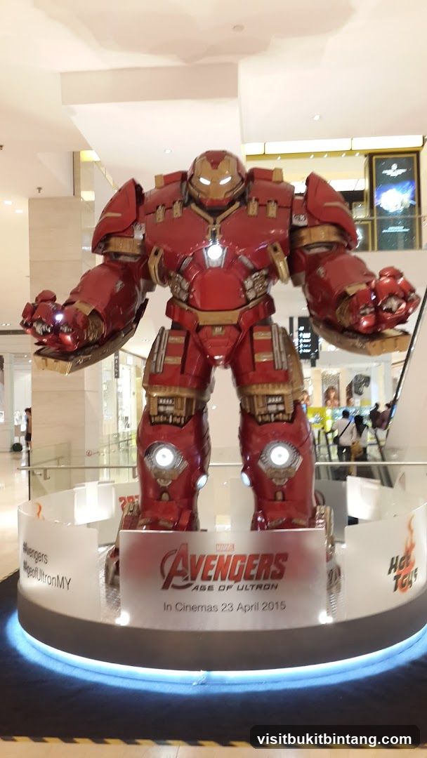 Avengers Age of Ultron Hulkbuster Display