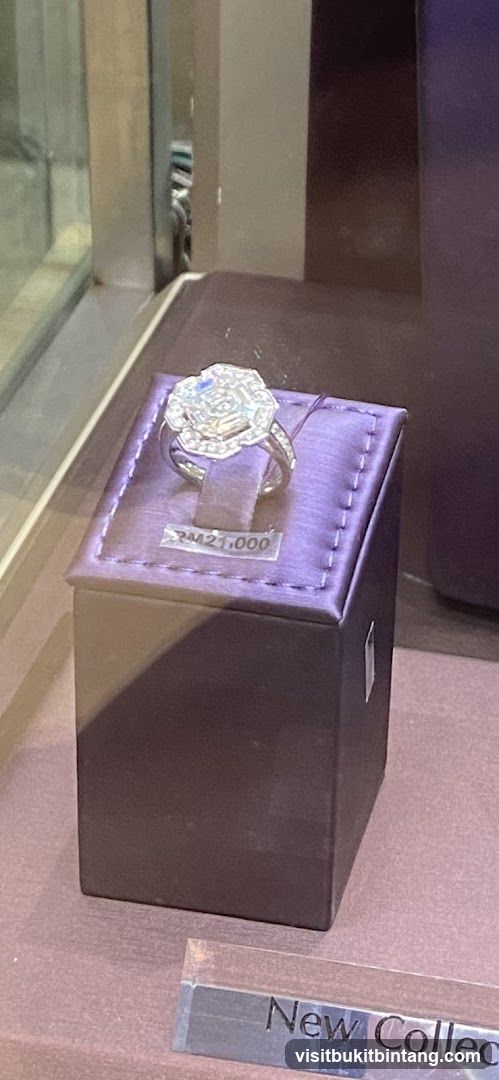 Diamond Ring Display
