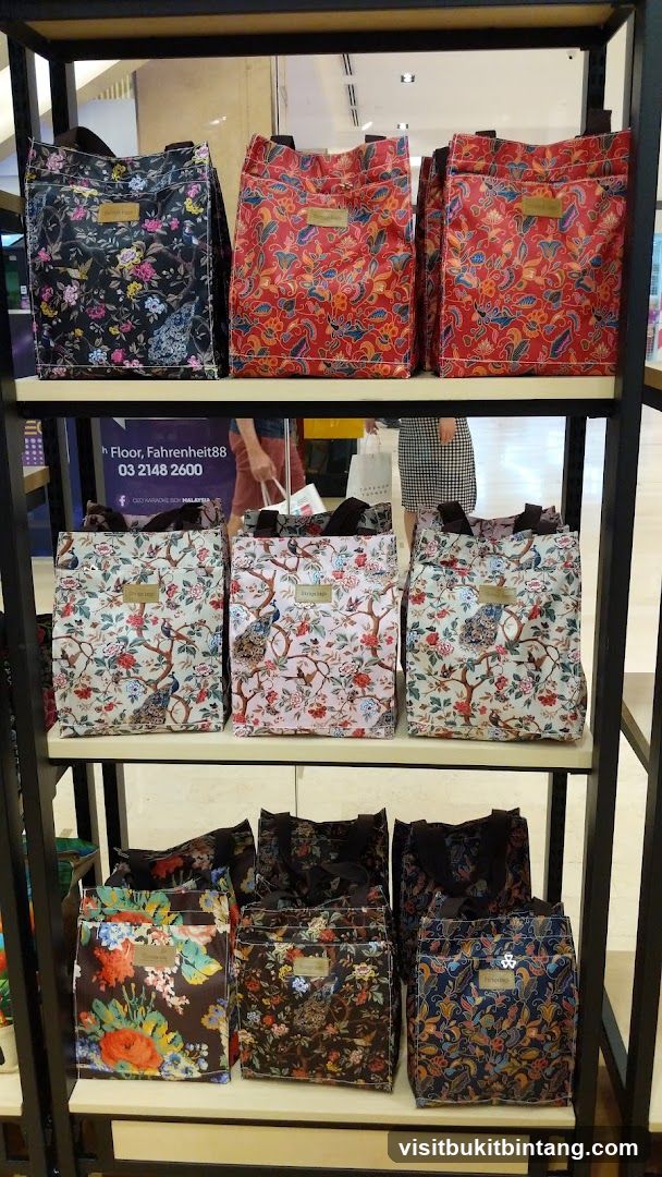 Tote Bags Display