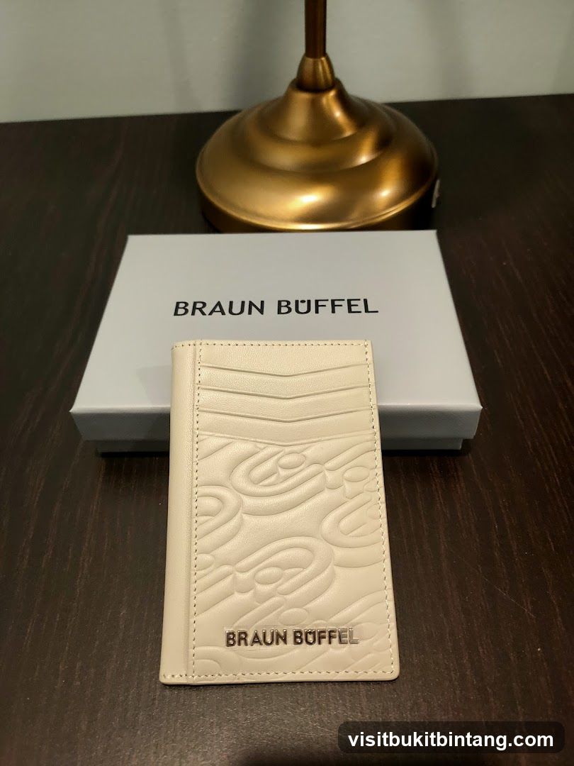 Braun Buffel Card Holder