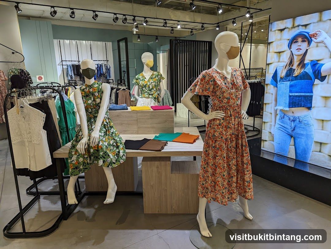 What To Wear @ Isetan, Lot 10