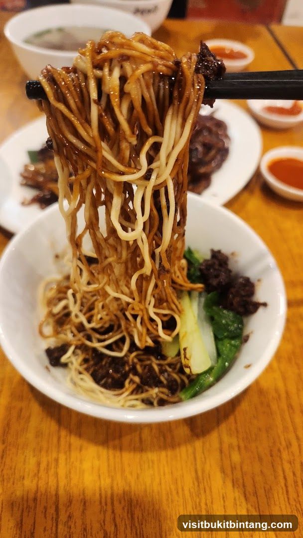 Noodles with Dark Sauce