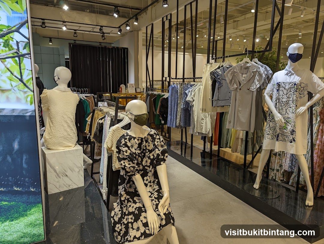 What To Wear @ Isetan, Lot 10